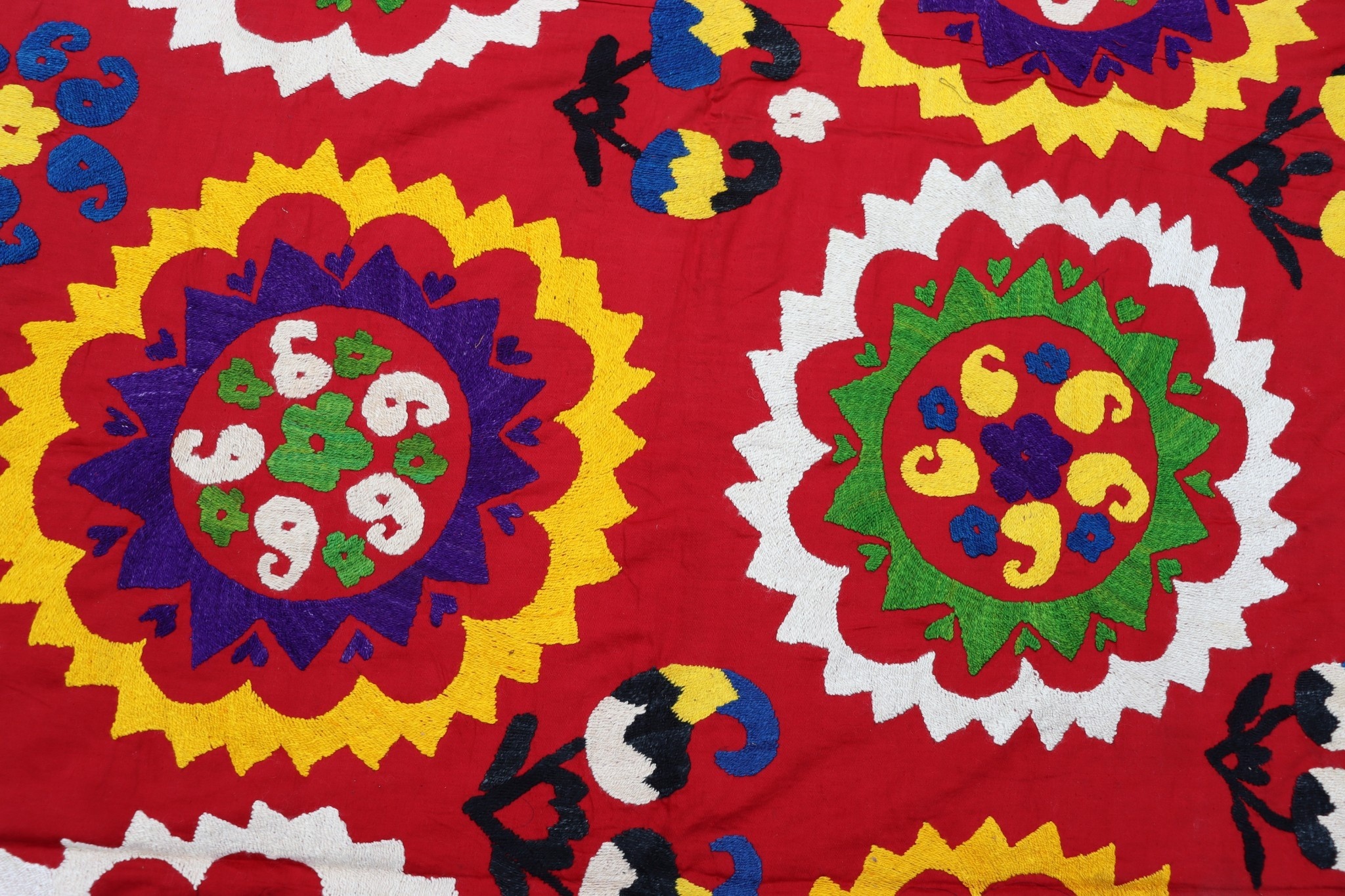 188x180  cm hand bestickte  Suzani Stickerei aus Uzbekistan  Nr:UZ26/ 16