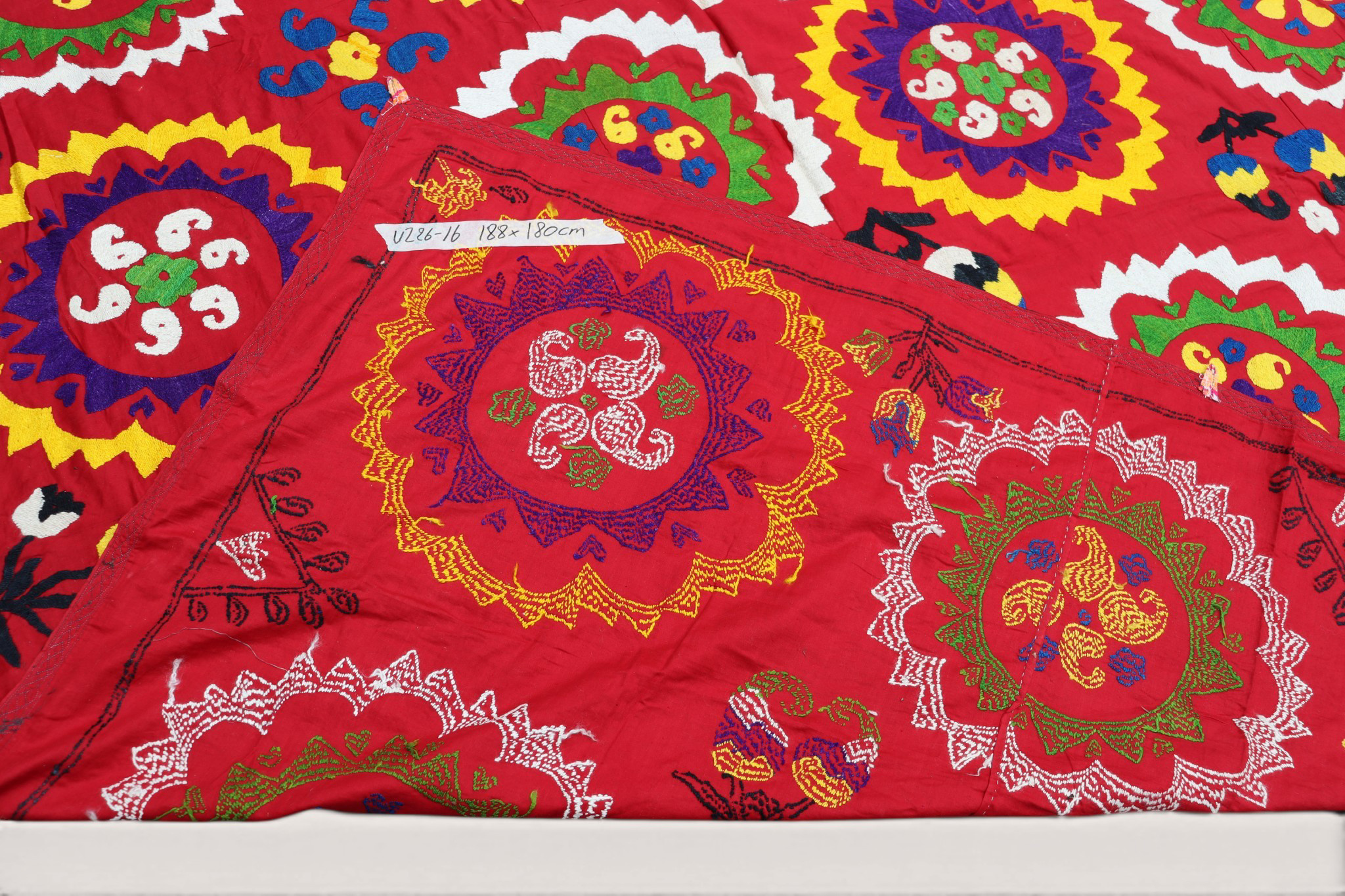 188x180  cm Hand Embroidered suzani from Uzbekistan.Tablecloth, Wall hanging, Bedspread,Bedcover No. UZ26/16