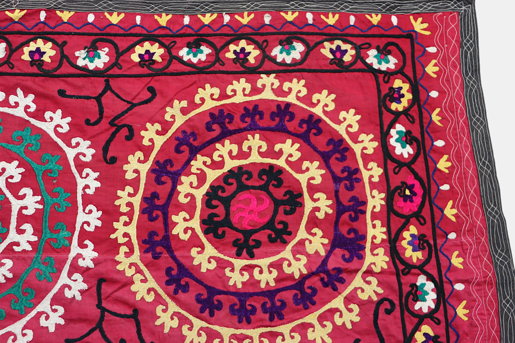 203x160  cm hand bestickte  Suzani Stickerei aus Uzbekistan  Nr:UZ26/ 17
