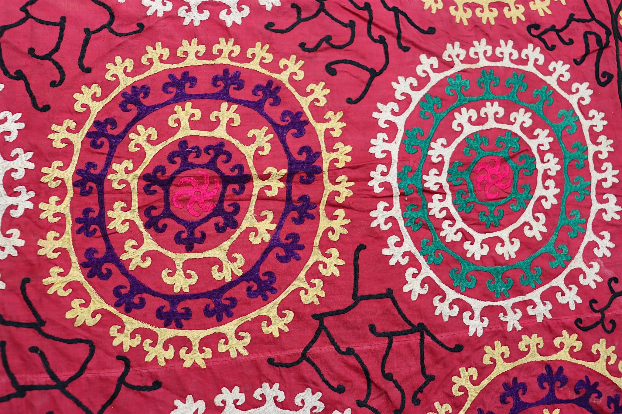 203x160  cm Hand Embroidered suzani from Uzbekistan.Tablecloth, Wall hanging, Bedspread,Bedcover No. UZ26/ 17