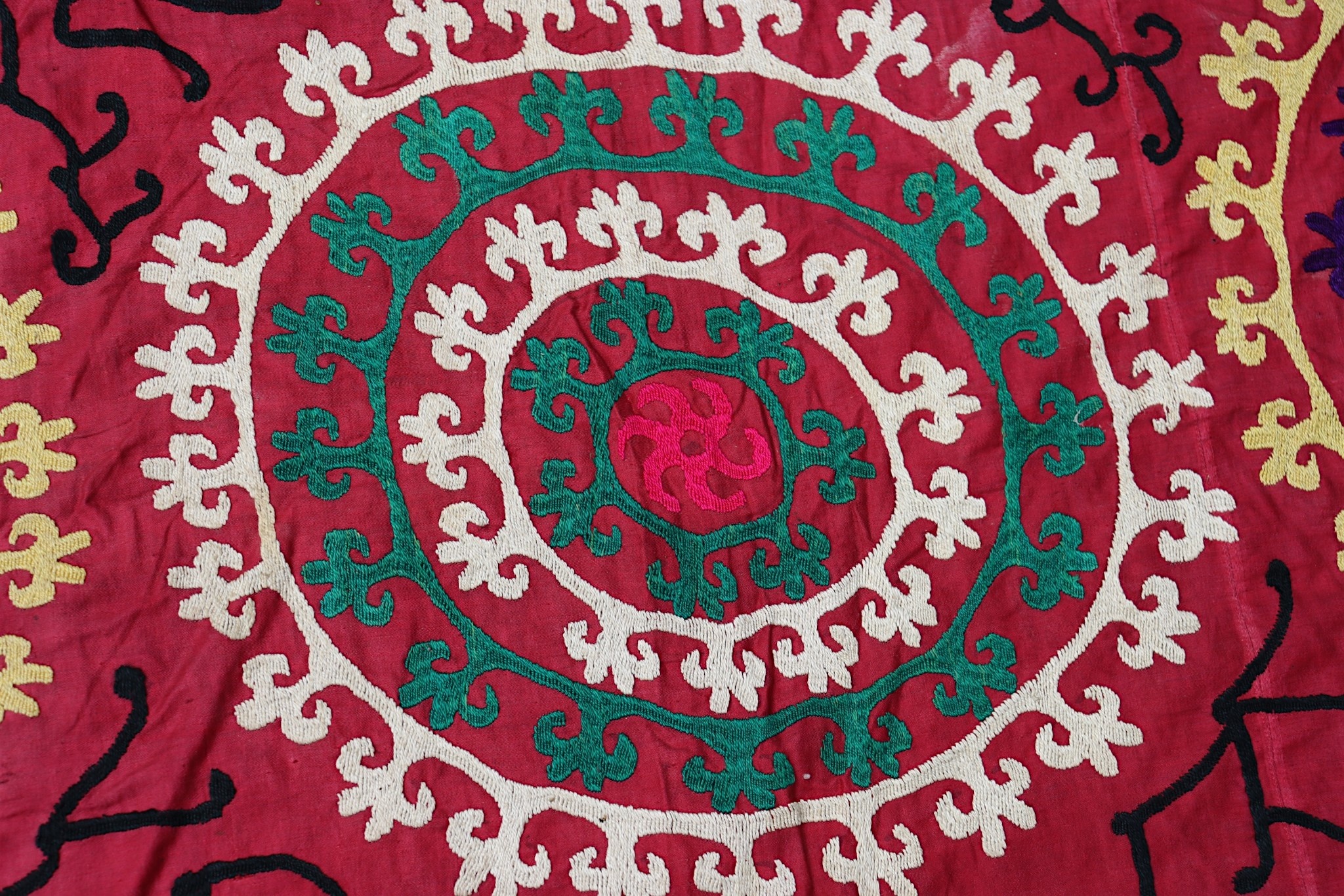203x160  cm Hand Embroidered suzani from Uzbekistan.Tablecloth, Wall hanging, Bedspread,Bedcover No. UZ26/ 17