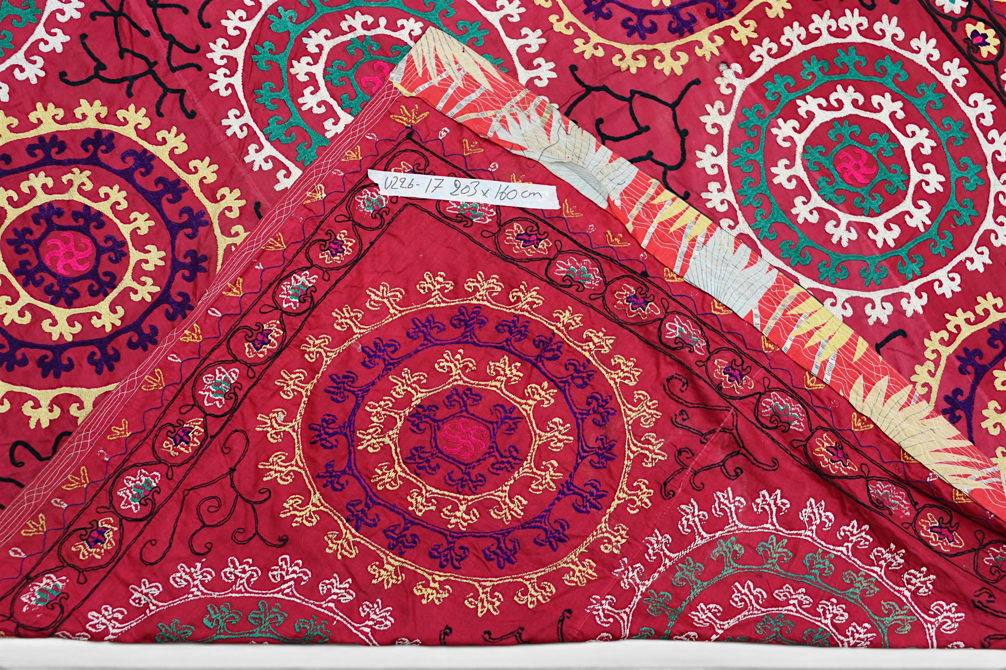 203x160  cm Hand Embroidered suzani from Uzbekistan.Tablecloth, Wall hanging, Bedspread,Bedcover No. UZ26/ 17