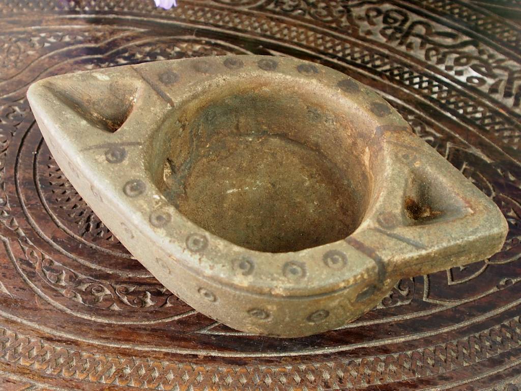 Rare carved Ghazni islamic Alabaster stone persan oil lamp in marble Afghanistan No:9