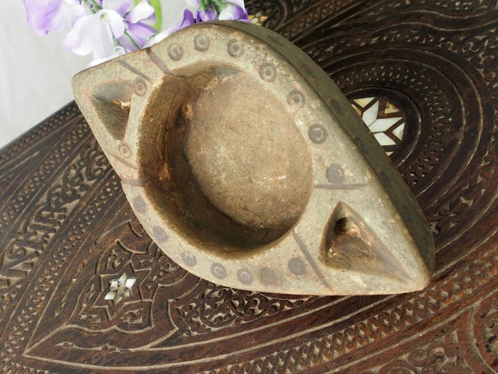 Rare carved Ghazni islamic Alabaster stone persan oil lamp in marble Afghanistan No:9