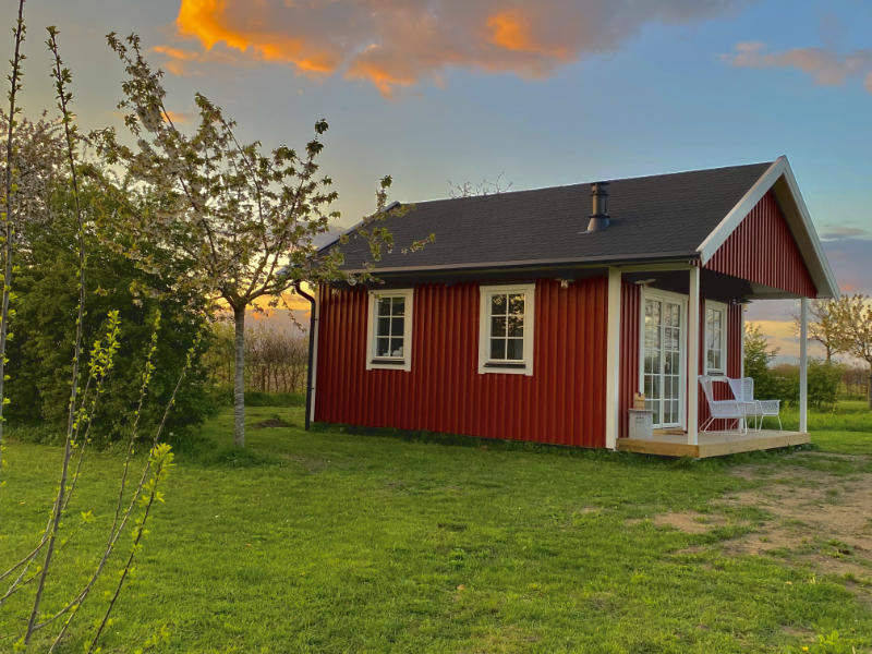 Schwedisches Holzhaus rot streichen