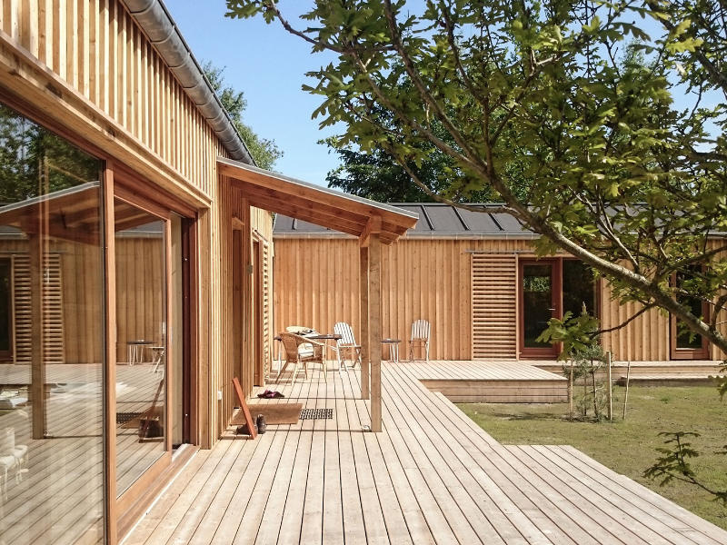 Holzhaus streichen: 5 Fehler, die Sie vermeiden sollten