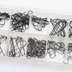 Tacklebox filled with tying hooks | 110 pcs