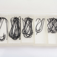 Tacklebox filled with tying hooks | 60 pcs