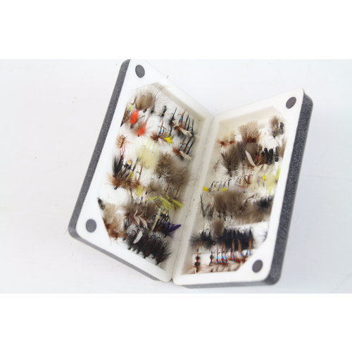 Global fly flisherman fly box gevuld met ruim 130 nimfen