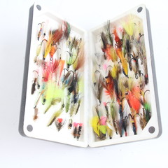 Global fisherman fly box gevuld met ruim 70 zalm streamers