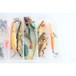 Tacklebox gevuld met diverse pluggen en softbaits