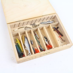 Houten tacklebox gevuld met vintage spinners