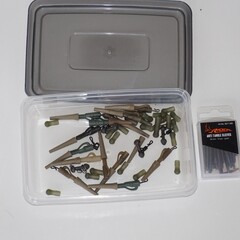 Box filled with divers anti tangle sleeves