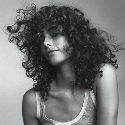 Van zachte golven tot gedefinieerde krullen: geef je haar de juiste verzorging