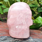 Rose quartz skull 8 cm and 520 grams