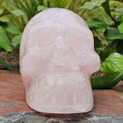 Rose quartz skull 9 cm and 710 grams Rose quartz skull 9 cm and 710 grams