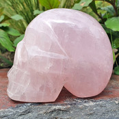 Rose quartz skull 9 cm and 710 grams Rose quartz skull 9 cm and 710 grams