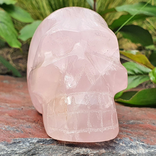 Rose quartz skull 7 cm and 375 grams Rose quartz skull 7 cm and 375 grams