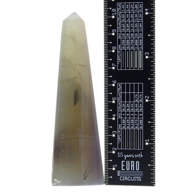 Mooie obelisk van agaat uit Brazilië