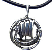 Mooie zilveren hanger viking schip met lederen koord Mooie zilveren hanger viking schip met lederen koord