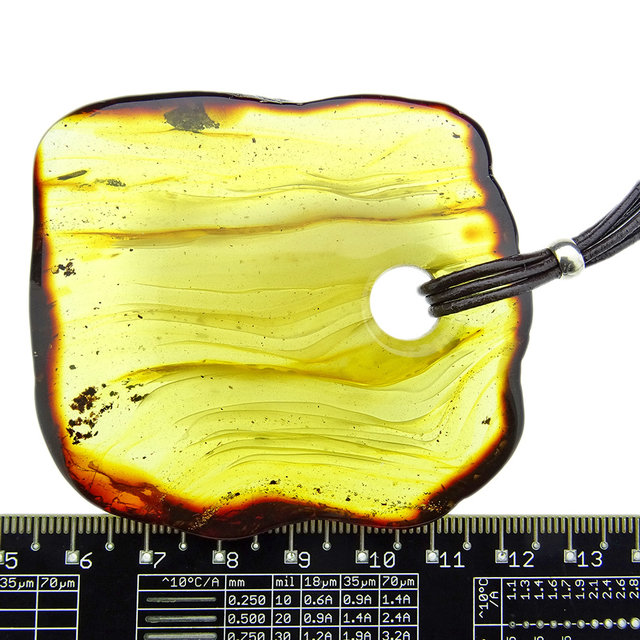 Beautiful pendant of Baltic amber, 34 grams Beautiful pendant of Baltic amber, 34 grams