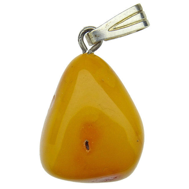 Beautiful pendant of baltic amber