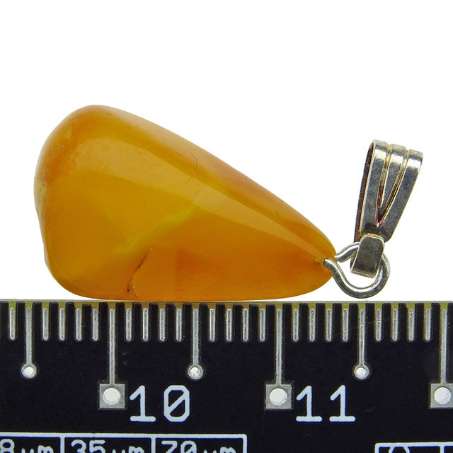 Beautiful pendant of baltic amber