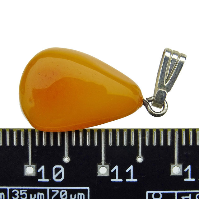Beautiful pendant of baltic amber