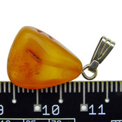 Mooie hanger van baltisch barnsteen Mooie hanger van baltisch barnsteen