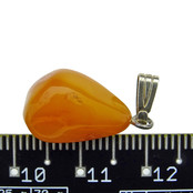Schöner Anhänger aus baltischem Bernstein Schöner Anhänger aus baltischem Bernstein