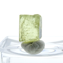 Gem lemon apatite