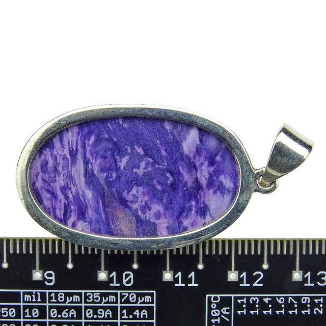 Schönes lila Mineral aus Sibirien, schöner Anhänger in Silber