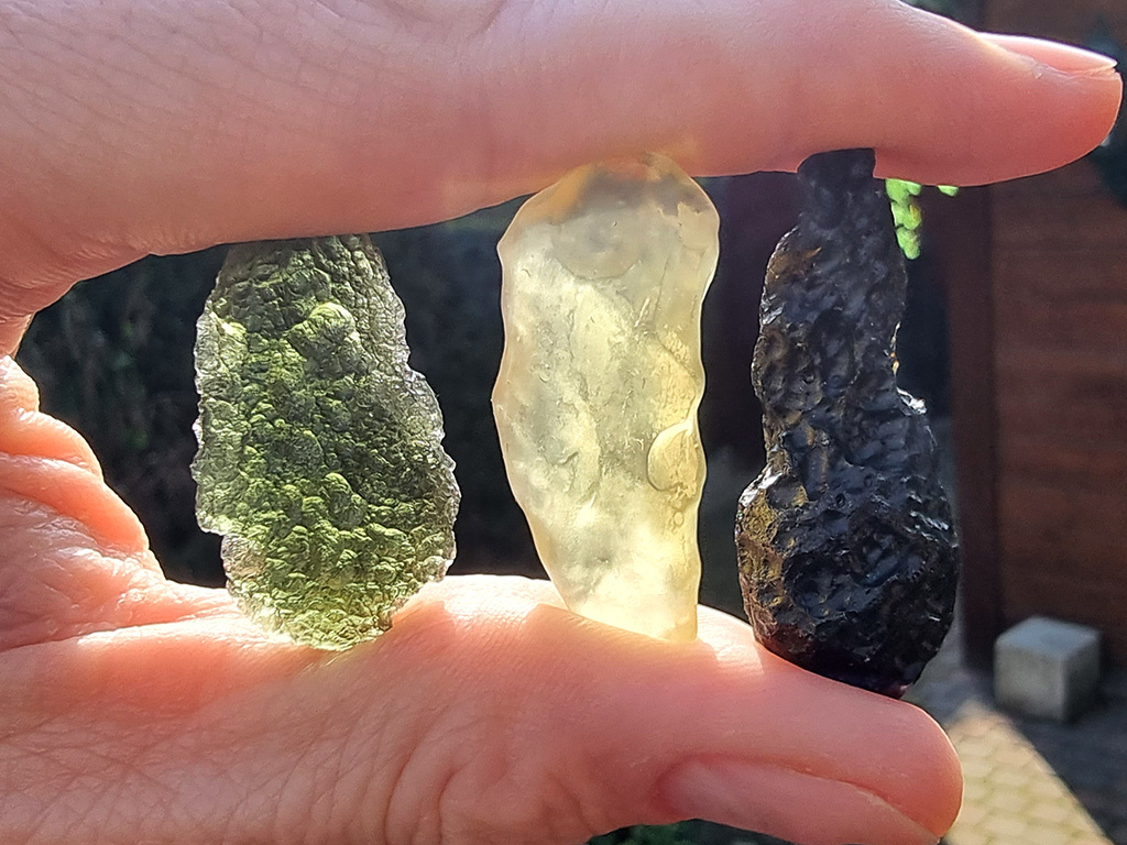 Tektite, moldavite, Libyan glass, indochinite