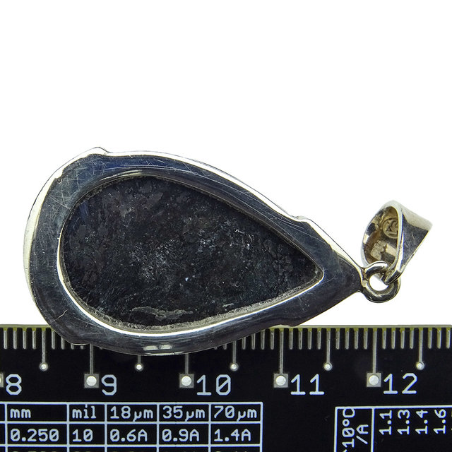 Silver pendant of arfvedsonite