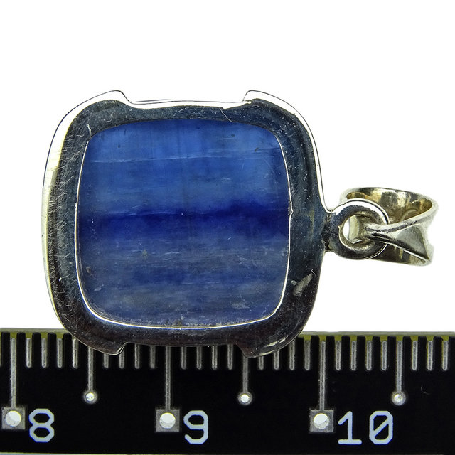 Beautiful pendant of blue sapphire Beautiful pendant of blue sapphire
