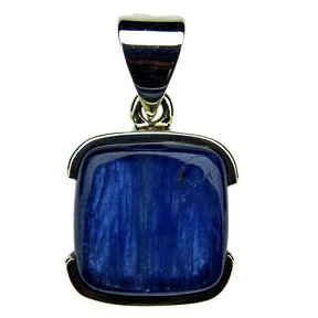 Sapphire pendant in silver