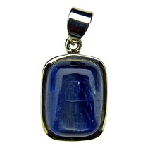 Beautiful pendant of blue sapphire