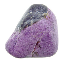 Stichtit ist ein weiches violettes Mineral