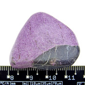 Stichtit ist ein weiches violettes Mineral