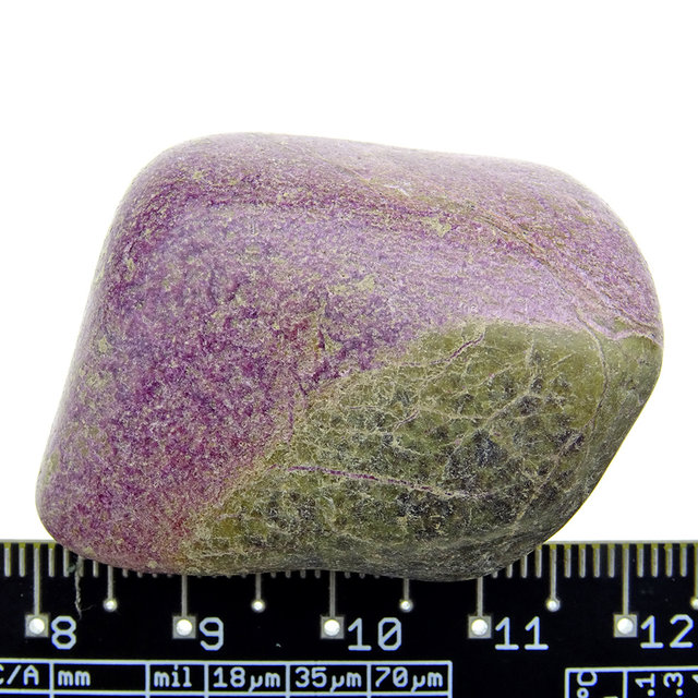 Stichtit ist ein weiches violettes Mineral Stichtit ist ein weiches violettes Mineral