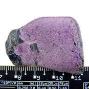 Stichtit ist ein weiches violettes Mineral Stichtit ist ein weiches violettes Mineral