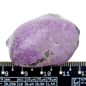 Stichtit ist ein weiches violettes Mineral Stichtit ist ein weiches violettes Mineral