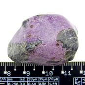 Stichtit ist ein weiches violettes Mineral