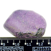 Stichtit ist ein weiches violettes Mineral Stichtit ist ein weiches violettes Mineral