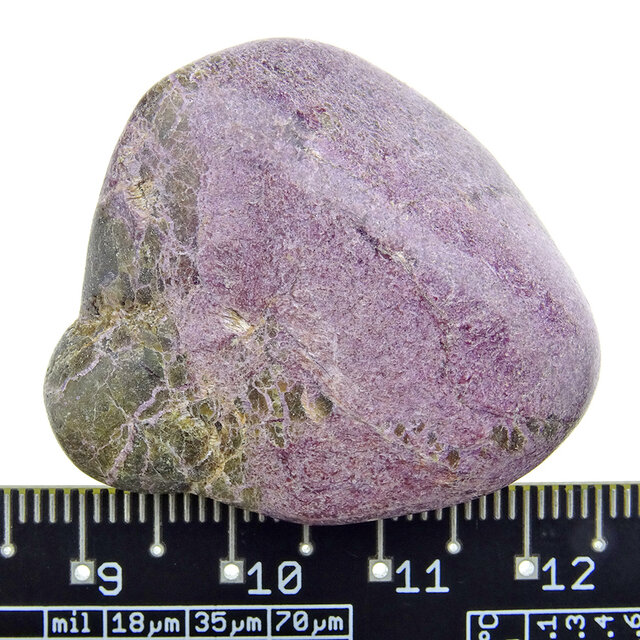 Stichtit ist ein weiches violettes Mineral Stichtit ist ein weiches violettes Mineral