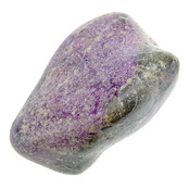 Stichtit ist ein weiches violettes Mineral Stichtit ist ein weiches violettes Mineral