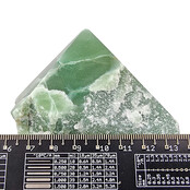 Beautiful green quarz top polished point, 580 grams Beautiful green quarz top polished point, 580 grams