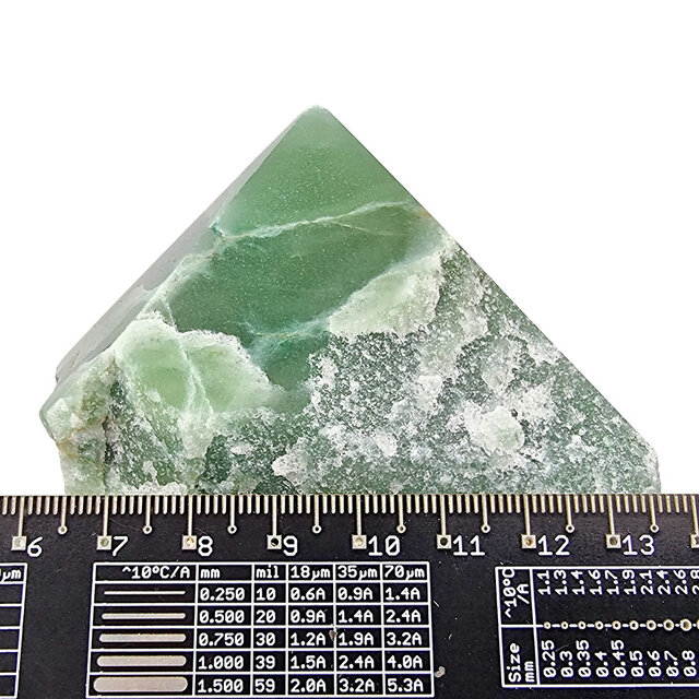 Beautiful green quarz top polished point, 580 grams Beautiful green quarz top polished point, 580 grams