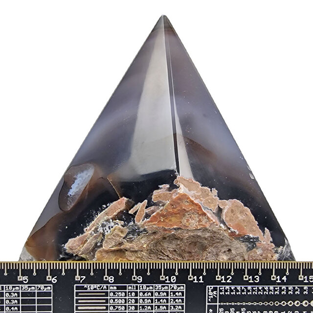Agaat punt uit Brazilië, 1020 gram en 12 cm hoog Agaat punt uit Brazilië, 1020 gram en 12 cm hoog