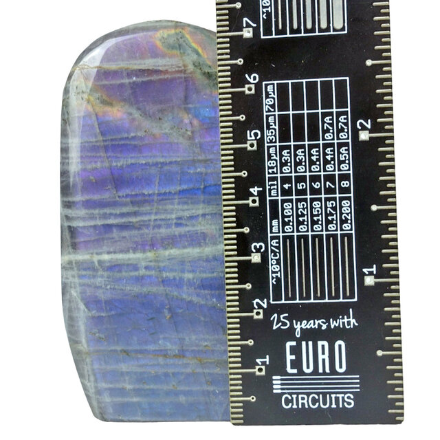 Mooie labradoriet uit Madagaskar 320 gram en 7 cm Mooie labradoriet uit Madagaskar 320 gram en 7 cm